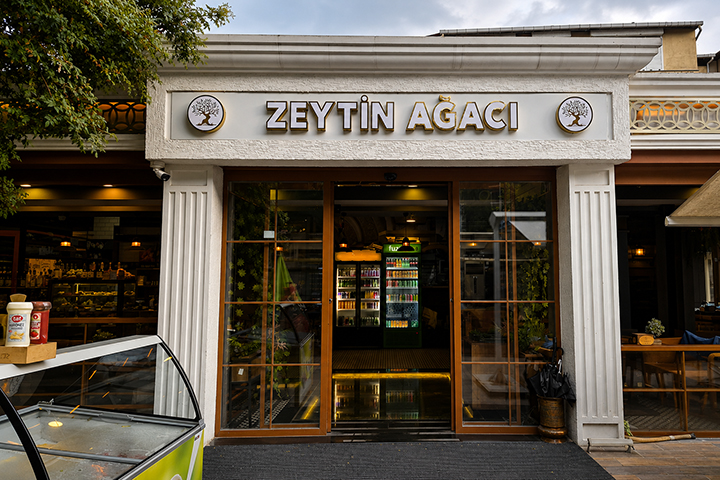 Fatih Esekapı'nın Aile Dostu Adresi: Zeytin Ağacı Kafe Restoran